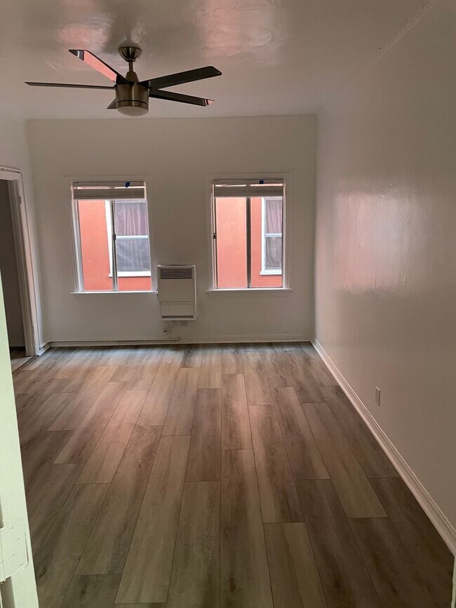 Foto del interior - 1438 Wright LLC