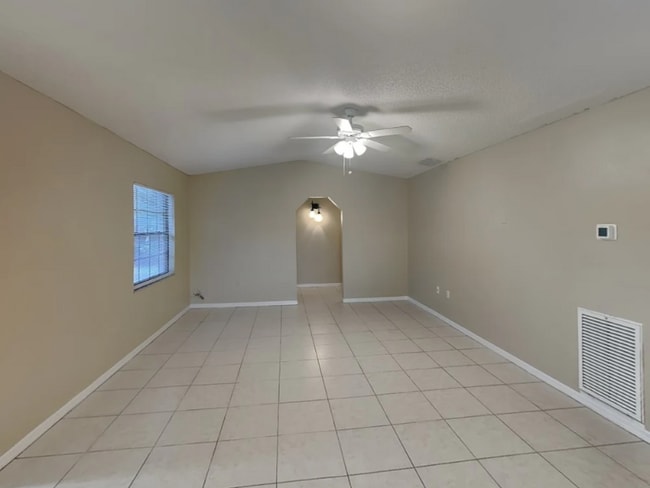 Building Photo - 902 Sunshine Way SW