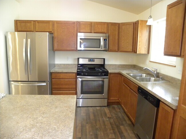 Building Photo - 3100 Longspur Dr