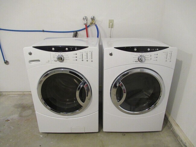 Foto del edificio - Update Three Bedroom in South Salem