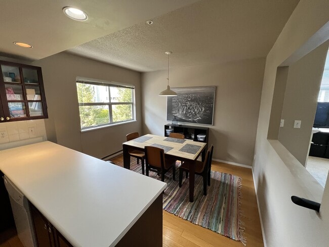 Building Photo - 550 Blue Girl Way