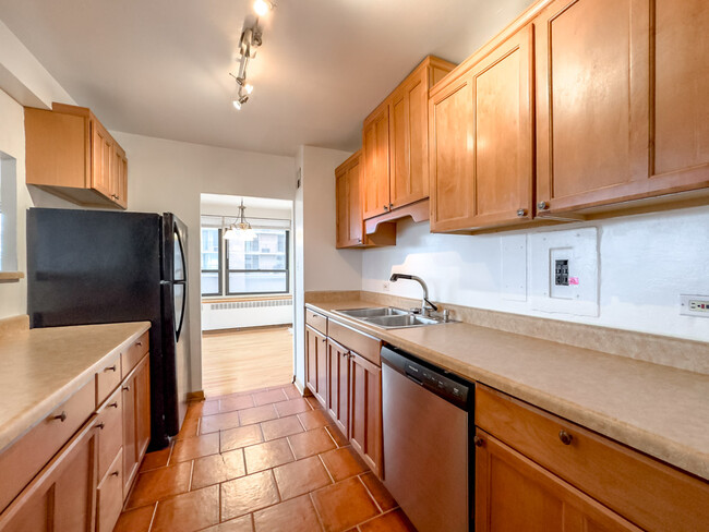 Foto del edificio - 4180 N Marine Dr