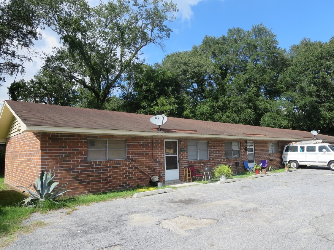 Building Photo - 400 E Magnolia St