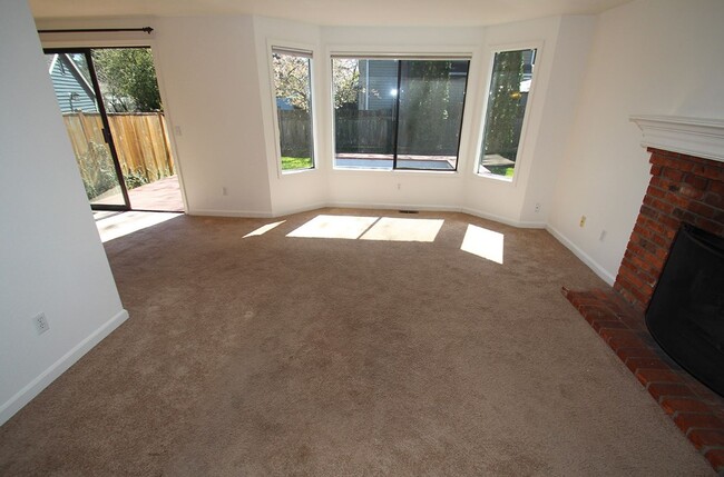 Building Photo - CHARMING 3 BED, 2 BATH KIRKLAND/Juanita Be...