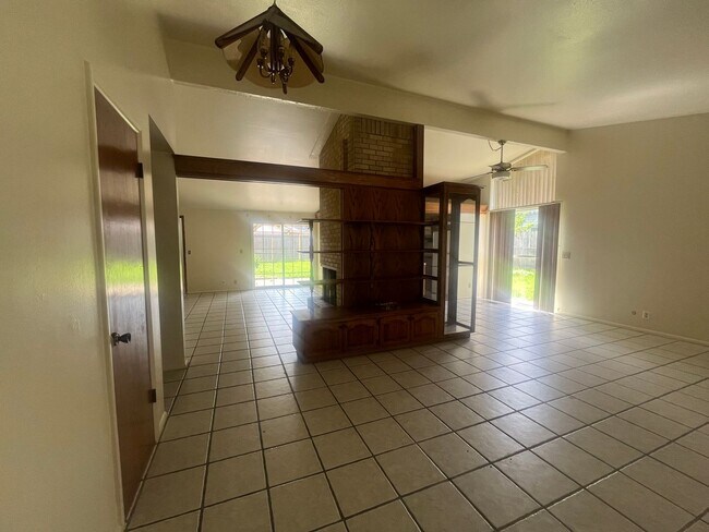Foto del edificio - Light, bright, & Move- In ready with ultimate flexibility!