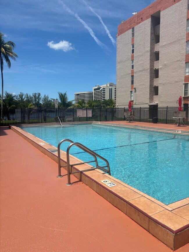 Foto del edificio - 5201 NW 7th St