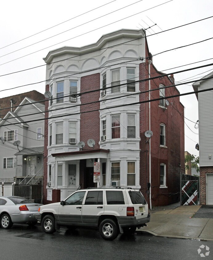 Building Photo - 88 Hamilton Ave