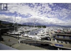 Building Photo - 535 Nicola St