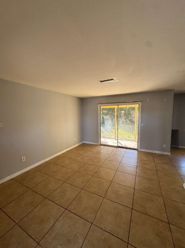 Building Photo - 301 Hickory Ln