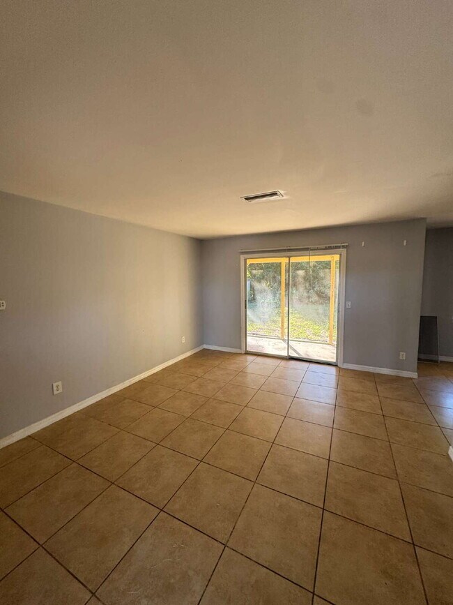 Foto del edificio - 301 Hickory Ln