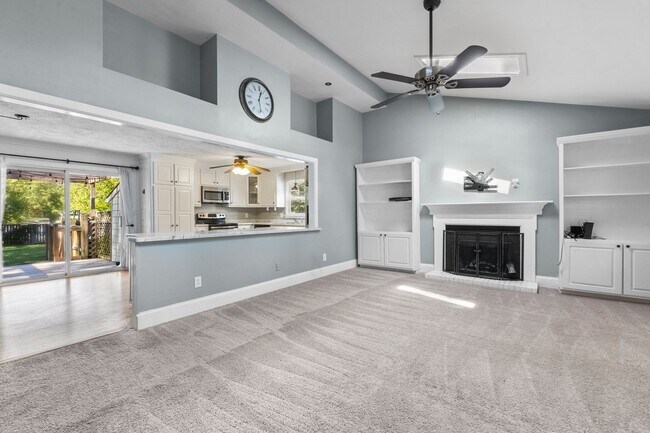 Foto del edificio - Gorgeous 3 Bedroom Ranch in North Raleigh, updated, pet friendly, fenced-in yard!