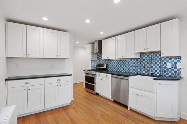 Building Photo - Renovated Home in Jackson Heights, Claymon...