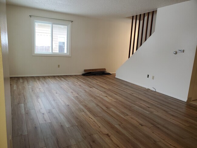 Building Photo - 6941 Colonial Ct