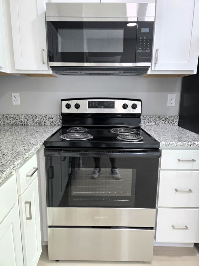 Building Photo - Auburn Meadows Apartments