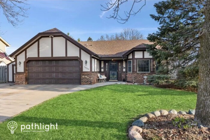 Foto principal - 1992 Helena Court, Oakdale, MN, 55128