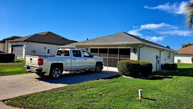Foto del edificio - 3915 E Lake Todd Dr