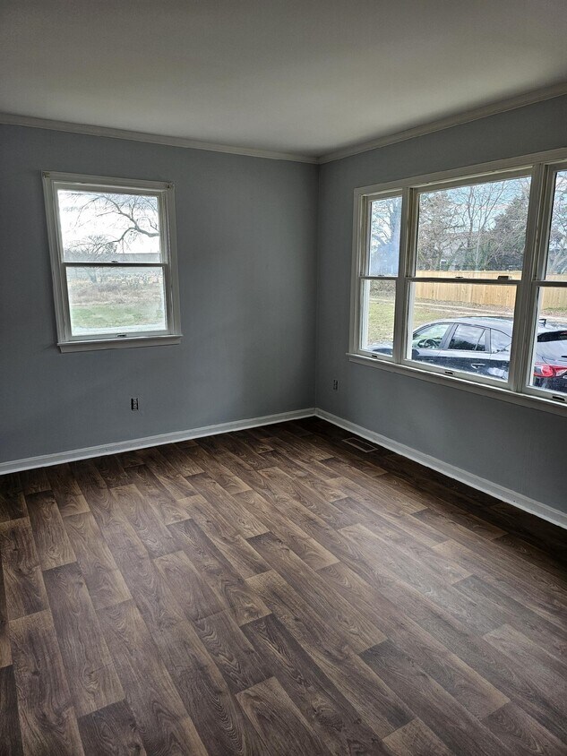 Primary Photo - 105 Maple Ave