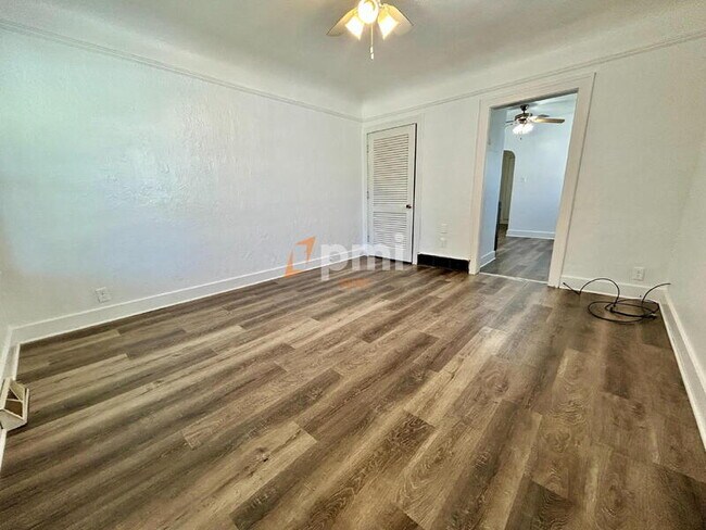 Foto del edificio - 7532 Monroe Ave
