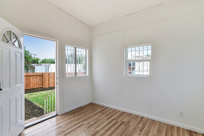 Foto del edificio - 535 N Formosa Ave