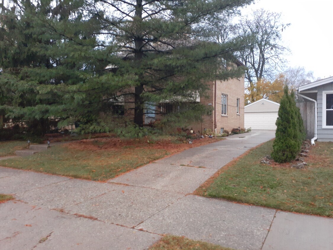 5654 S Kirkwood Ave Unit 5654A, Cudahy, WI 53110 Apartments in Cudahy