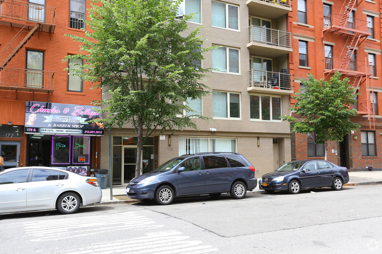 Building Photo - 170 E 112th St