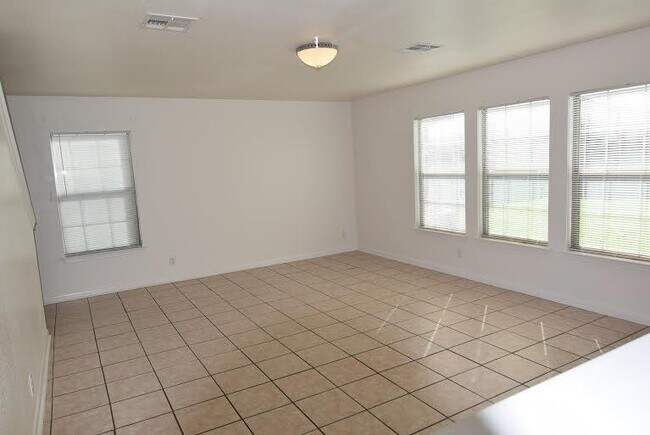 Building Photo - 144 Ruidoso Rd