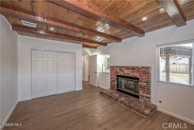 Foto del edificio - Must see this charming 3 bedroom + 1 bathroom
