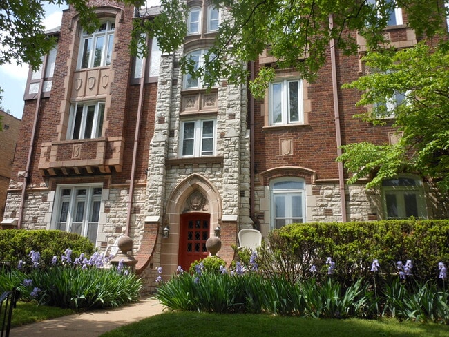 Building Photo - 7541 Parkdale Ave