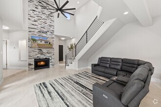 Building Photo - 581 Rupen Dr