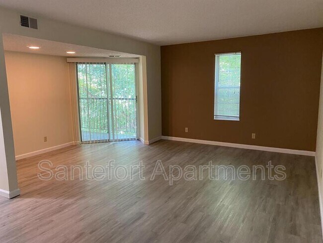 Foto del edificio - 5403 Haymeadow Ln