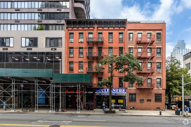 Building Photo - 448 E 87th St