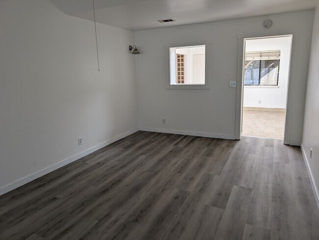Foto del edificio - 2305 Woolner Ave