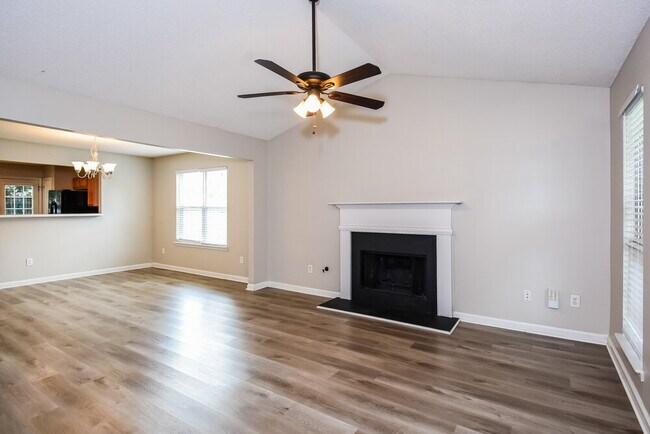 Foto del edificio - 4574 Grove Park Way NW