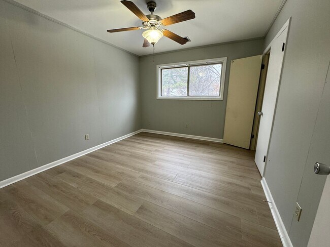 Building Photo - 643 W Matthews Ave
