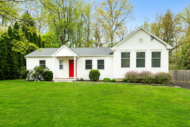 Building Photo - 33 Circle Dr