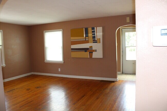 Living room - 1413 W Main St
