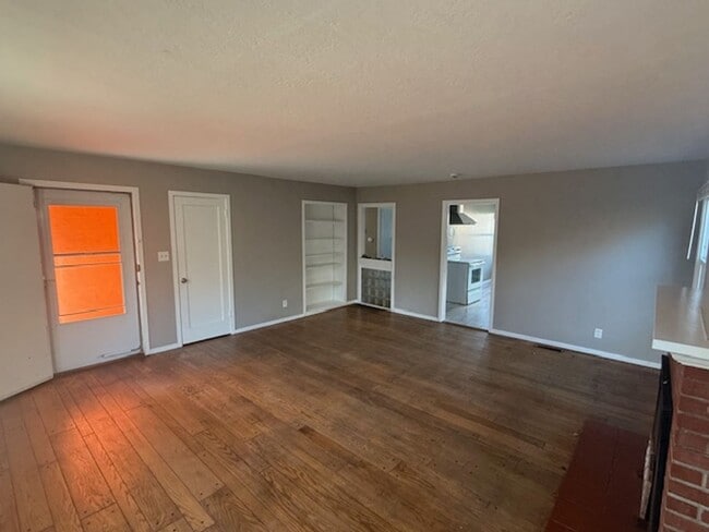 Building Photo - Beautiful Richmond Annex Home with Updated Kitchen & Bath + Bonus Room