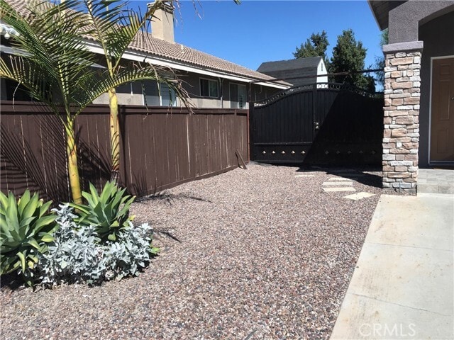 Building Photo - 609 Raphael Dr