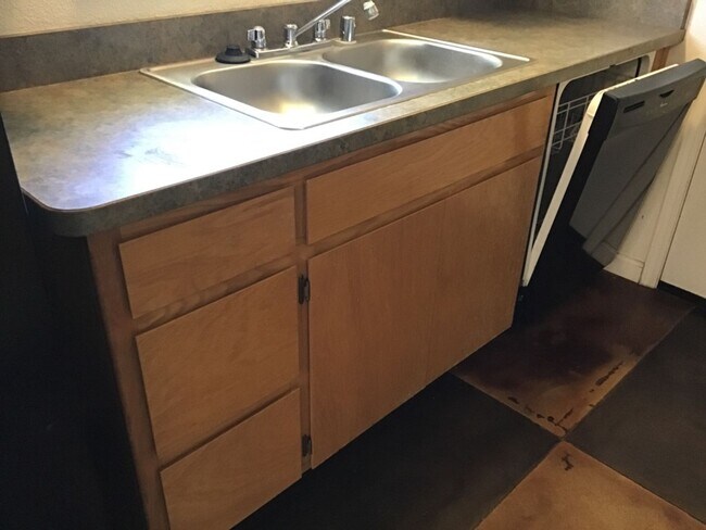 Foto del edificio - 1267 N Cedar St