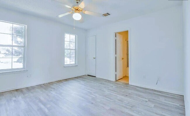 Foto del edificio - 2441 E 30th St