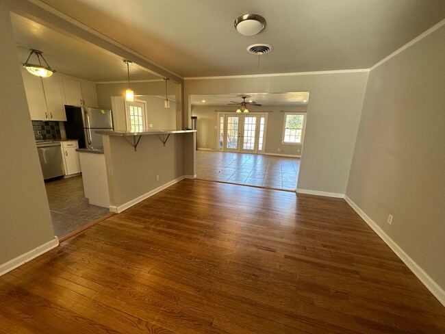Building Photo - Beautiful 3 bedroom home in Broadmoor