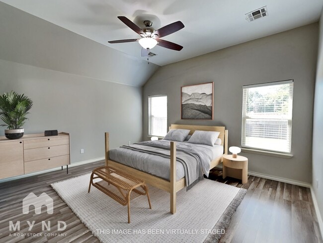 Building Photo - 3204 Valley Hollow