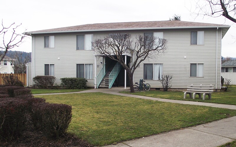 Wyeast Vista Apartments in Hood River, OR