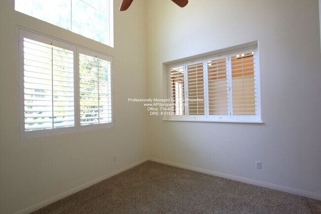 Building Photo - Spacious 3 Bedroom 3.5 Bathroom Multi Leve...