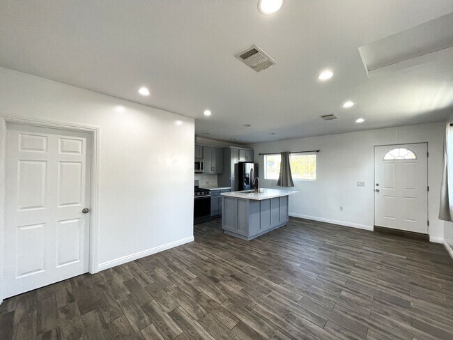 Foto del edificio - New Price! Modern ADU Rental