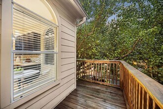 Building Photo - 5407 Lillian St