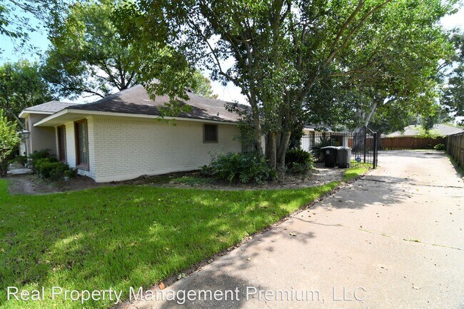 Building Photo - 5 br, 4.5 bath House - 2421 Guilford Drive