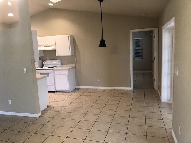 Foto del edificio - 3 bedroom 2 bathroom single family home