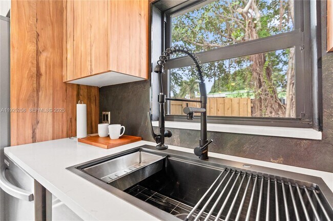 Foto del edificio - 16145 NW 20th Ave