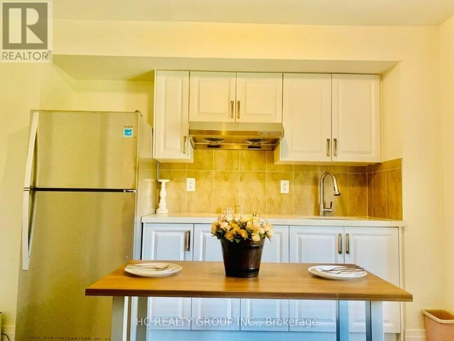 Building Photo - 2123 Royal Gala Cir